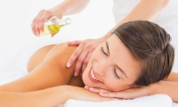 un massage relaxant aux huiles essentielles